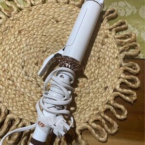 T3 White and Rose Gold Curling Iron